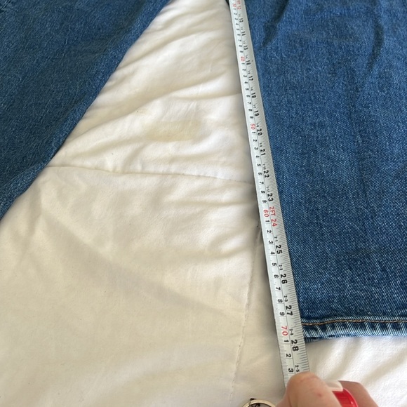 Levi's Premium Ribcage Straight Size 28 Medium Wash. Color is Georgie - Picture 15 of 15